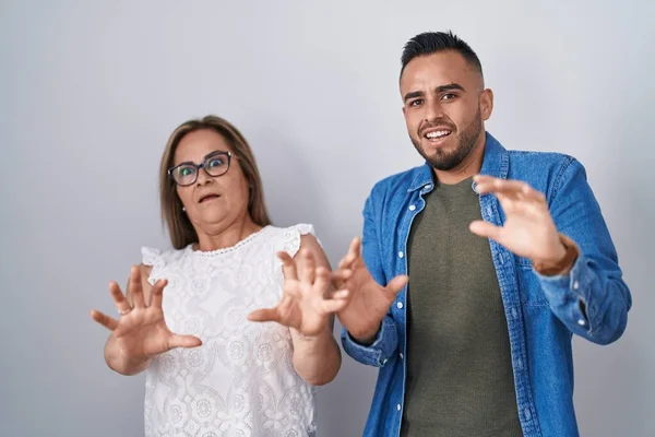 Hispanic Mother Son Standing Together Afraid Terrified Fear Expression Stop — Stock Photo, Image