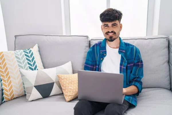 Young Hispanic Man Using Laptop Sitting Sofa Home — Stok fotoğraf