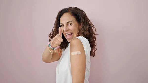 Middle Age Hispanic Woman Doing Gesture Standing Band Aid Arm — ストック写真