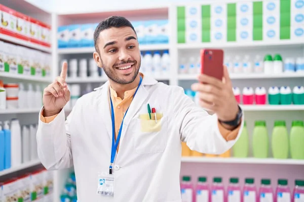 Young Hispanic Man Working Pharmacy Drugstore Doing Video Call Smartphone — Stock Photo, Image