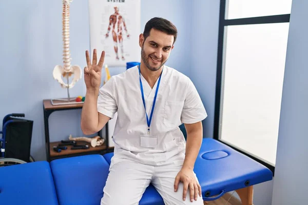 Young Hispanic Man Beard Working Pain Recovery Clinic Showing Pointing — Stock Photo, Image