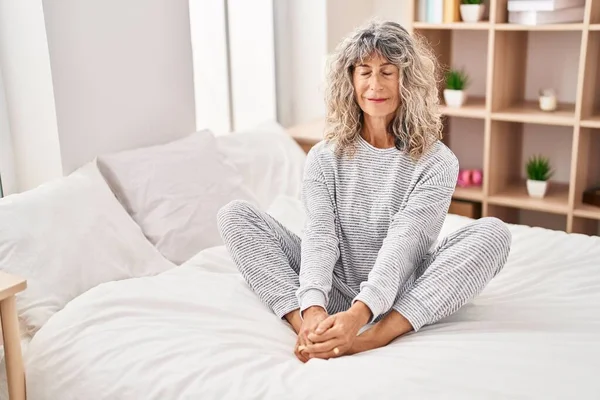 Middle Age Woman Doing Yoga Exercise Sitting Bed Bedroom — Foto de Stock