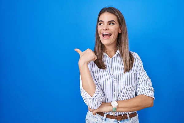 Hispanic Young Woman Standing Blue Background Smiling Happy Face Looking — Stock Photo, Image