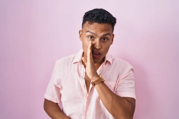 Young Hispanic Man Standing Pink Background Hand Mouth Telling Secret — Stock Photo, Image