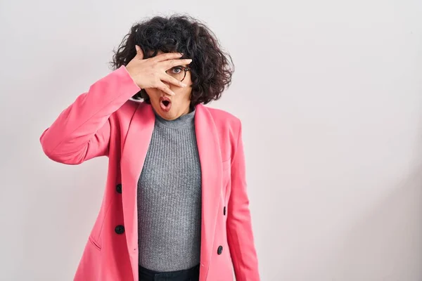 Hispanic Woman Curly Hair Standing Isolated Background Peeking Shock Covering — Stock Photo, Image