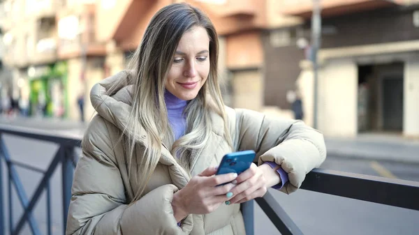 Young Blonde Woman Smiling Confident Using Smartphone Street — Stock Photo, Image