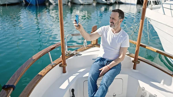 Middle Age Man Make Selfie Smartphone Sitting Boat Port — Stock Photo, Image
