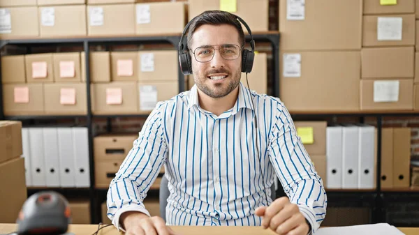 Young Hispanic Man Ecommerce Business Worker Having Video Call Office — Stock Photo, Image