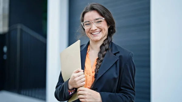 Young Beautiful Hispanic Woman Business Worker Smiling Confident Holding Documents — Stock Photo, Image