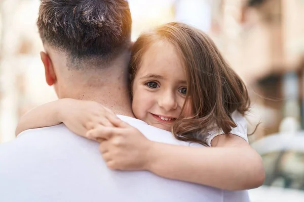 Father Daughter Smiling Confident Hugging Each Other Park —  Fotos de Stock