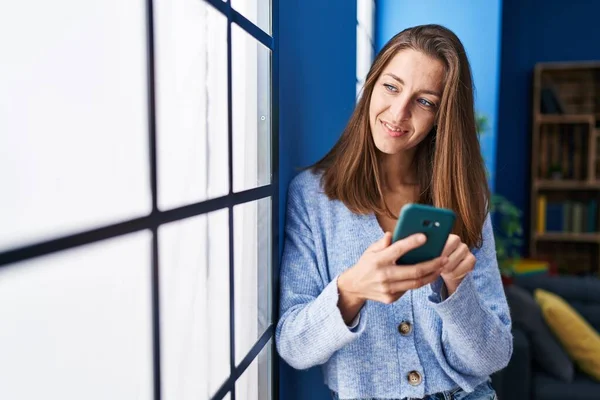 Young Woman Using Smartphone Standing Home — Stock Fotó