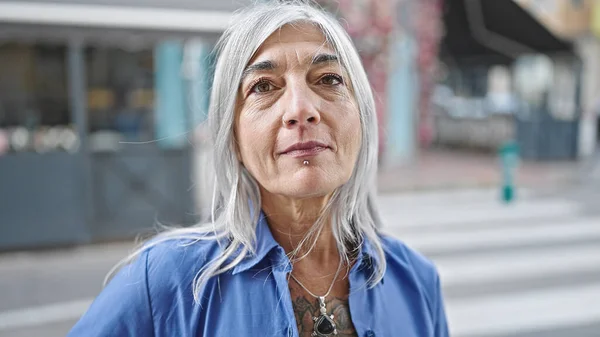 Middle Age Grey Haired Woman Standing Serious Expression Street — Stock Photo, Image