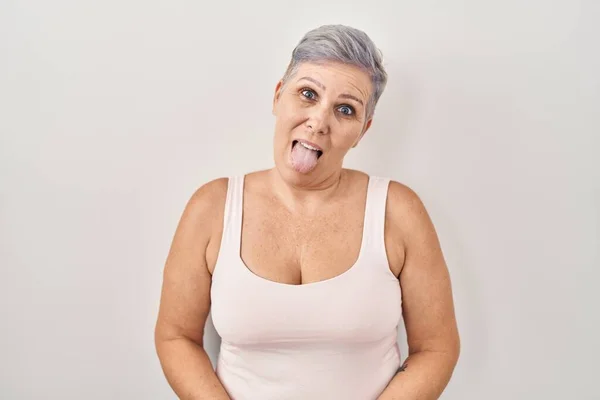 Beyaz Arka Planda Dikilen Orta Yaşlı Beyaz Kadın Komik Bir — Stok fotoğraf