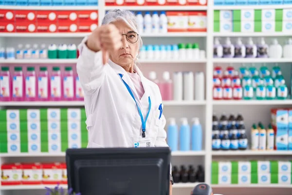 Middle Age Woman Tattoos Working Pharmacy Drugstore Looking Unhappy Angry — Stock Photo, Image
