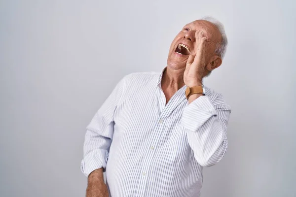 Senior Man Grey Hair Standing Isolated Background Shouting Screaming Loud — Stock Photo, Image