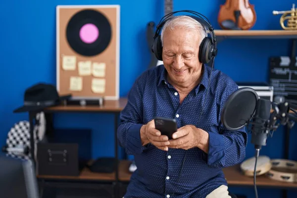 Senior Grey Haired Man Artist Listening Music Using Smartphone Music —  Fotos de Stock