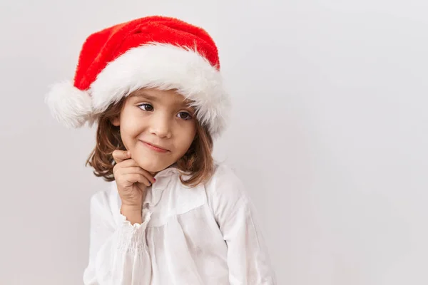 Malá Hispánka Nosí Vánoční Čepici Myšlení Soustředěné Pochybnosti Prstem Bradě — Stock fotografie