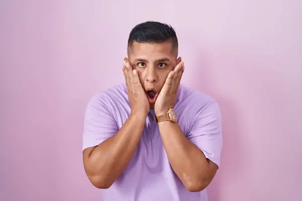 Young Hispanic Man Standing Pink Background Afraid Shocked Surprise Amazed —  Fotos de Stock