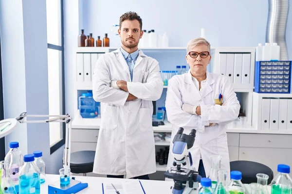 Mother Son Scientist Partners Standing Arms Crossed Gesture Laboratory — Stock Photo, Image