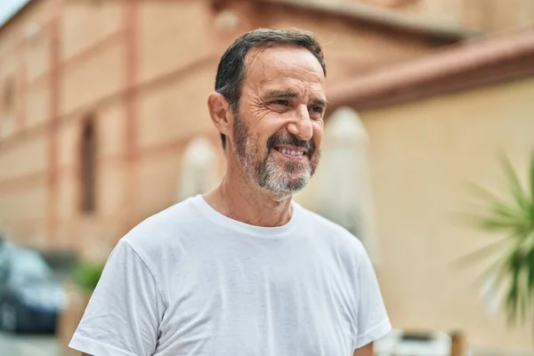 Middle Age Man Smiling Confident Looking Side Street — Stockfoto