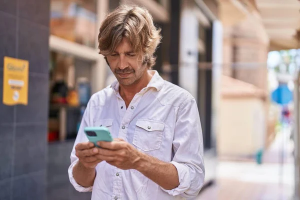 Young Man Using Smartphone Street — Stok fotoğraf