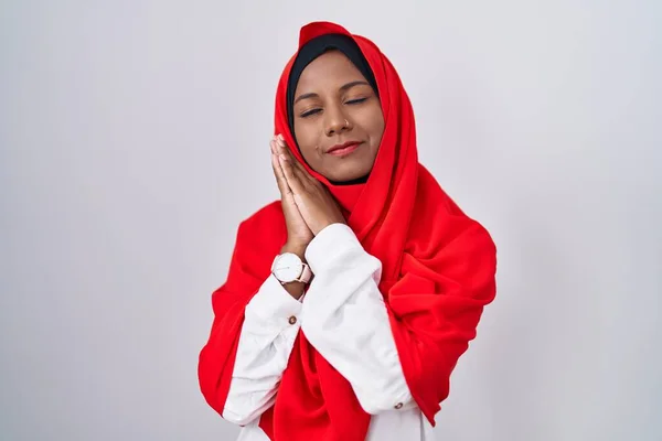 Ung Arabiska Kvinna Bär Traditionell Islamisk Hijab Halsduk Sova Trött — Stockfoto