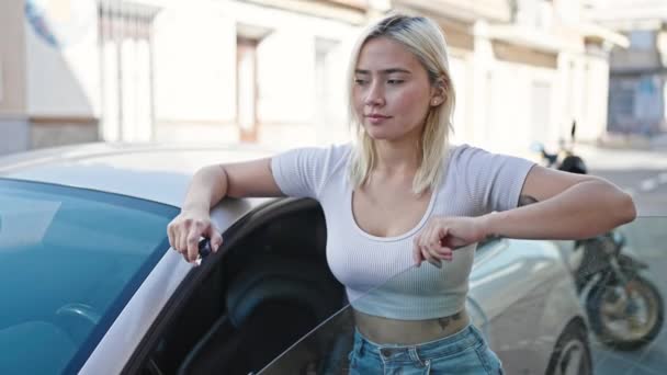 Young Beautiful Hispanic Woman Leaning Car Door Holding Key Street — Stock Video