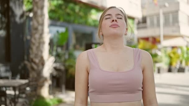 Young Blonde Woman Wearing Sportswear Doing Yoga Exercise Park — Vídeos de Stock