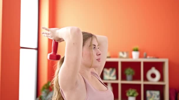Young Blonde Woman Wearing Sportswear Training Dumbbell Home — Stock Video