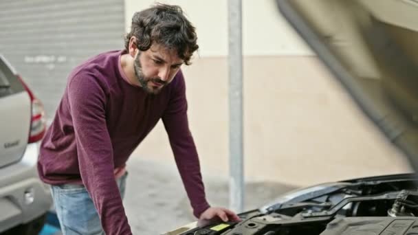 Young Hispanic Man Repairing Motor Car Street — Stock Video