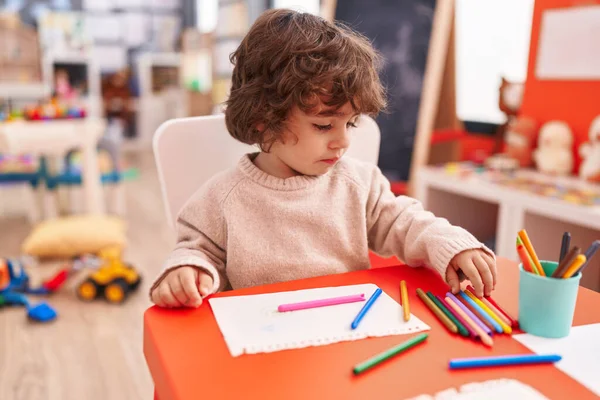 Adorable Hispanic Boy Preschool Student Sitting Table Drawing Paper Kindergarten — Stock Fotó