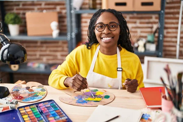 African American Woman Artist Smiling Confident Mixing Color Art Studio — Stock Photo, Image