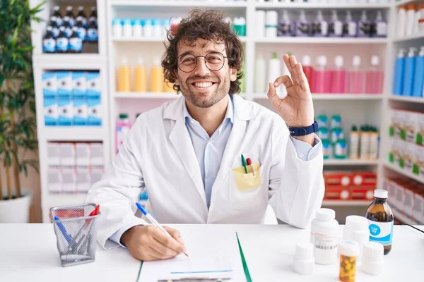 Hispanic Young Man Working Pharmacy Drugstore Smiling Positive Doing Sign — Stock Photo, Image
