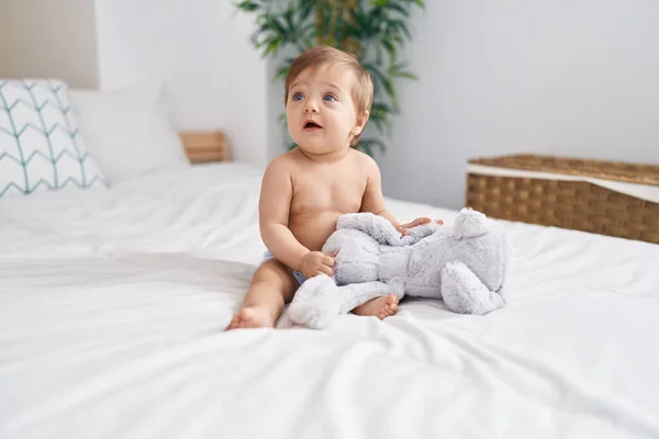Adorable Caucasian Baby Sitting Bed Playing Doll Bedroom — Stock Photo, Image