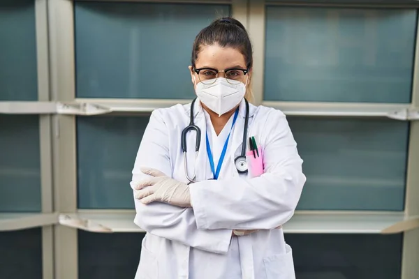Young Beautiful Size Woman Doctor Wearing Medical Mask Standing Arms — Fotografia de Stock