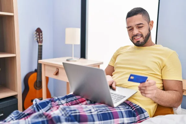 Young Latin Man Using Laptop Credit Card Sitting Bed Bedroom — Stock Fotó