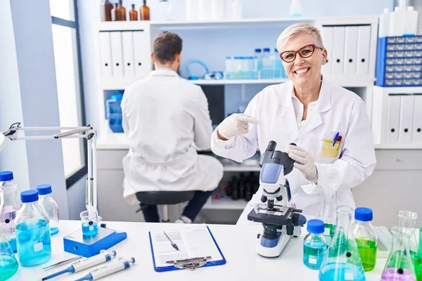 Middle Age Woman Working Scientist Laboratory Smiling Happy Pointing Hand — Stock Photo, Image