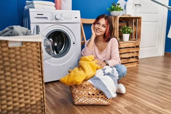 Young Caucasian Woman Smiling Confident Washing Clothes Laundry Room — Stock Photo, Image