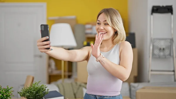 Young Blonde Woman Having Video Call Smiling New Home — ストック写真