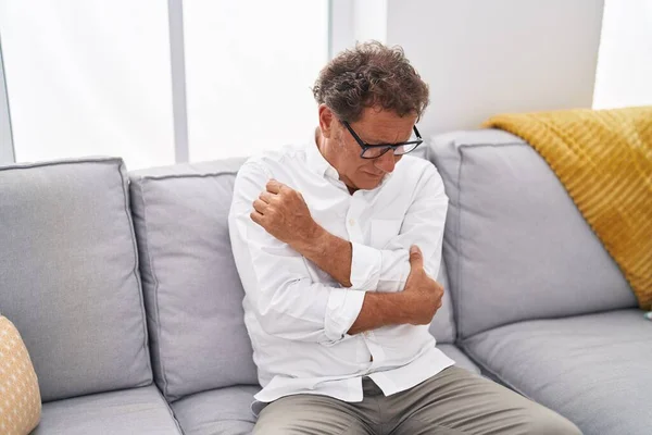 Middle Age Man Suffering Elbow Pain Sitting Sofa Home — Photo
