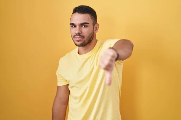 Young Hispanic Man Standing Yellow Background Looking Unhappy Angry Showing — 스톡 사진