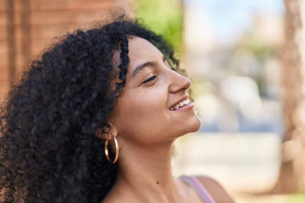 Young Hispanic Woman Smiling Confident Breathing Street — Stock Photo, Image