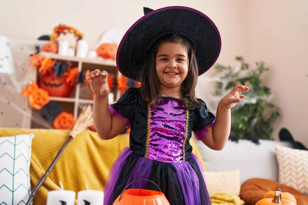 Adorable Chica Hispana Teniendo Fiesta Halloween Haciendo Gesto Miedo Casa —  Fotos de Stock