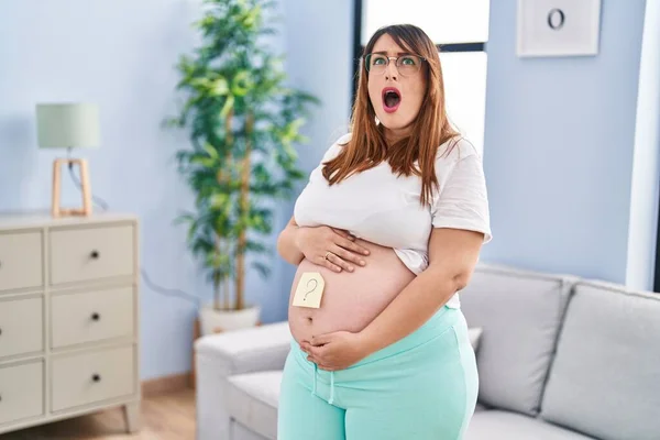Těhotná Žena Očekává Dítě Divit Sex Naštvaný Šílený Křičí Frustrovaný — Stock fotografie