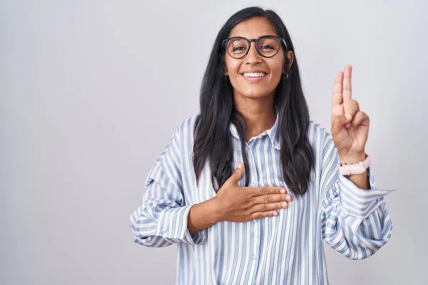 Young Hispanic Woman Wearing Glasses Smiling Swearing Hand Chest Fingers — Stock Photo, Image