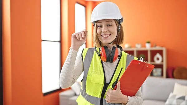 Young Blonde Woman Architect Smiling Confident Holding Clipboard Home — ストック写真