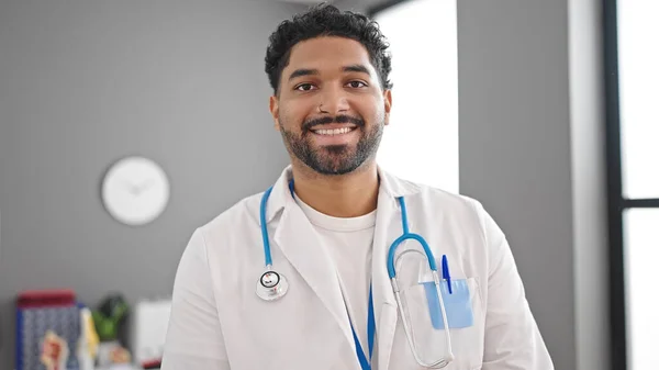 African American Man Doctor Smiling Confident Standing Clinic — Stock Photo, Image
