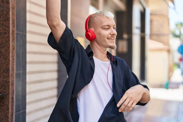 Young Caucasian Man Smiling Confident Listening Music Dancing Street — Stock Photo, Image