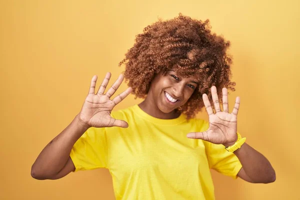 Young Hispanic Woman Curly Hair Standing Yellow Background Showing Pointing — Stock Photo, Image