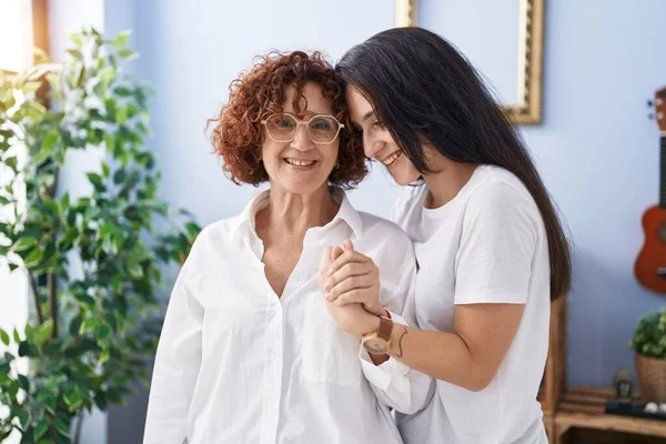 Two Women Mother Daughter Standing Hands Together Home — Stockfoto